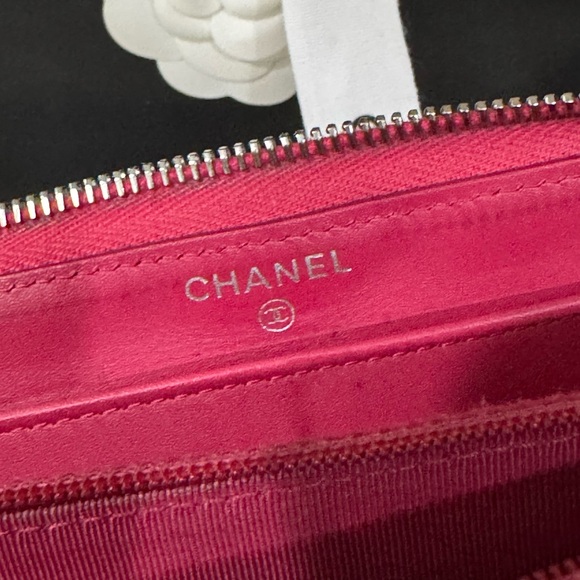 🩷CHANEL Patent Quilted Double Stitched Zip Around Wallet - Picture 17 of 17